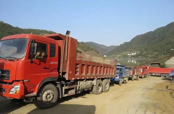 砂石运输车