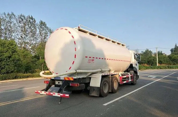 水泥运输车